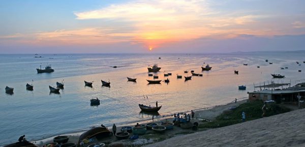 Tour Tham Quan Chợ Cá Và Làng Chài Mũi Né